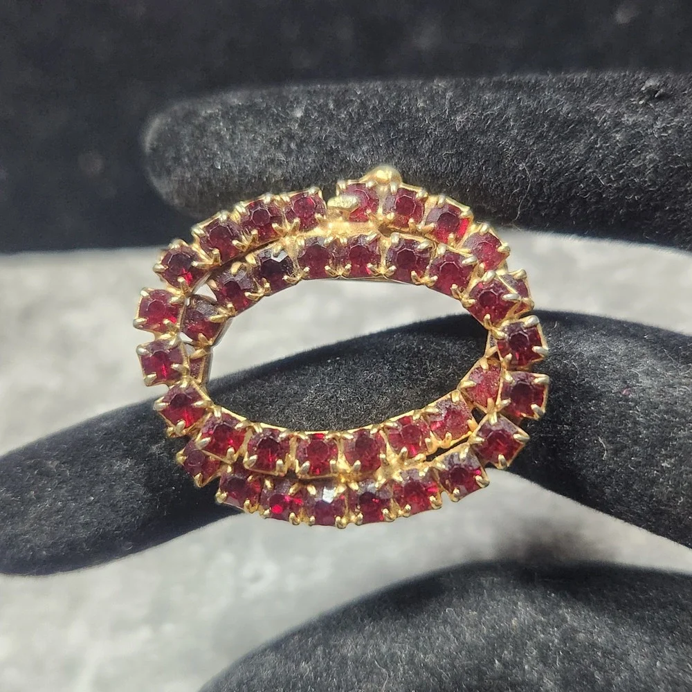 Vintage Ruby Red Rhinestone Oval Wreath Brooch Gold Tone Double Row Pin